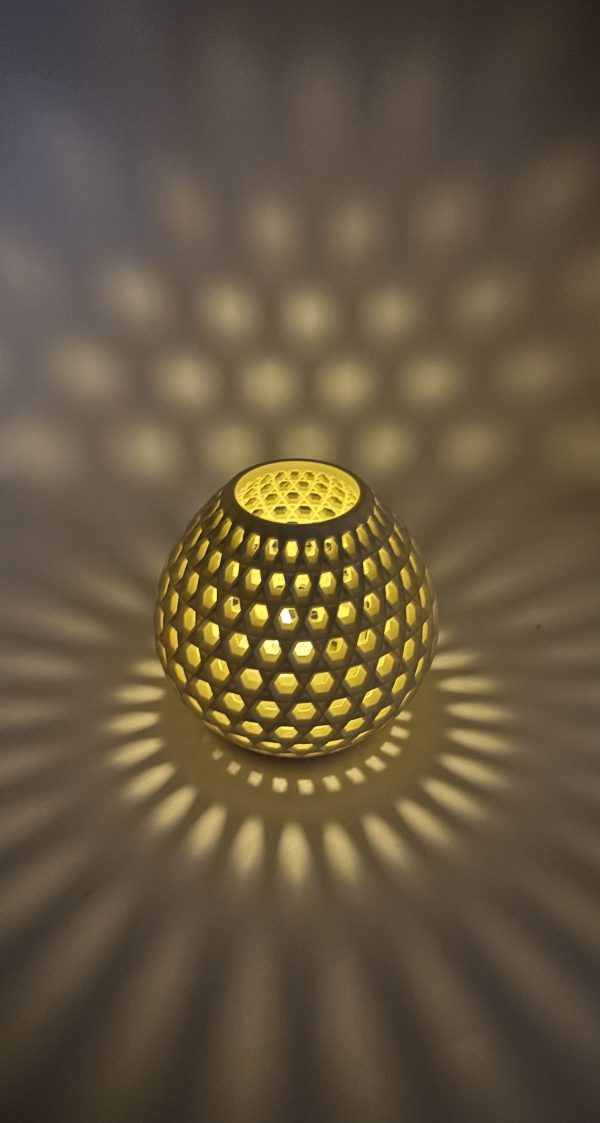 Voronoi Kugel mit Solar-Teelicht