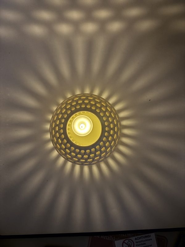 Voronoi Kugel mit Solar-Teelicht